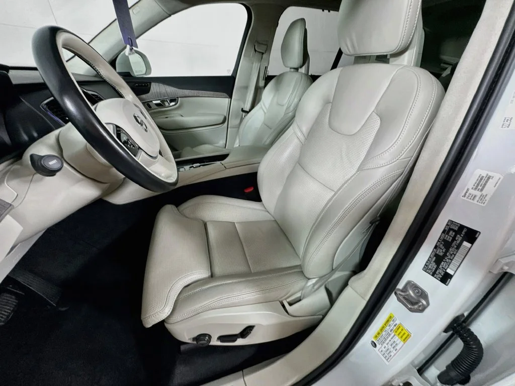 Used 2022 White Volvo T8 Inscription 6 Passenger image 25