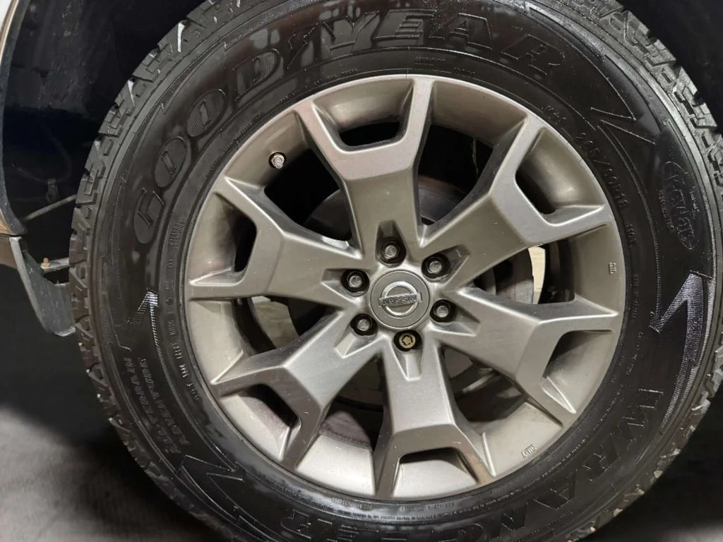 Used 2015 Glacier White Nissan SL image 34