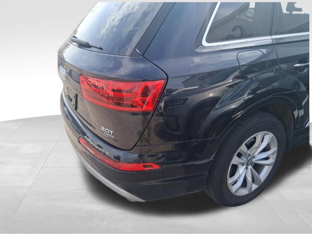 Used 2017  Audi 3.0T Premium Plus image 5