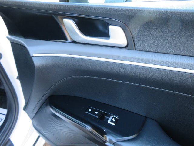 Used 2022 Glacial White Pearl Kia LX image 13