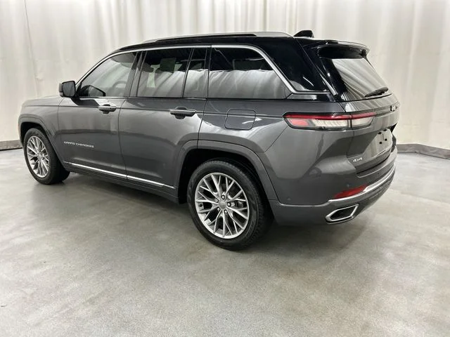 Used 2023 Gray Jeep Summit image 3