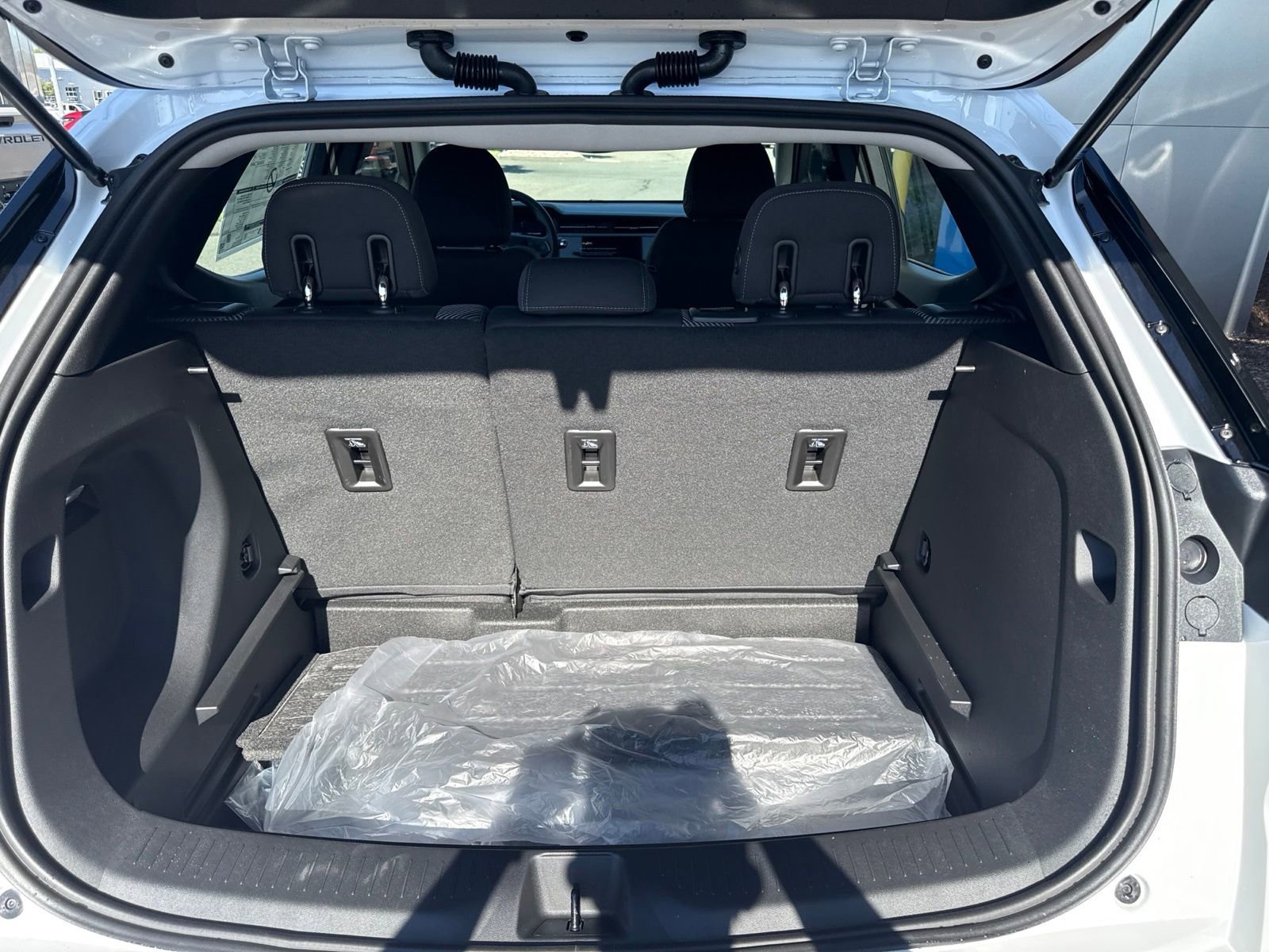 New 2027 Summit White Chevrolet LT image 11