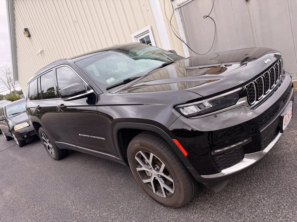 Used 2024 Black Jeep Limited image 3