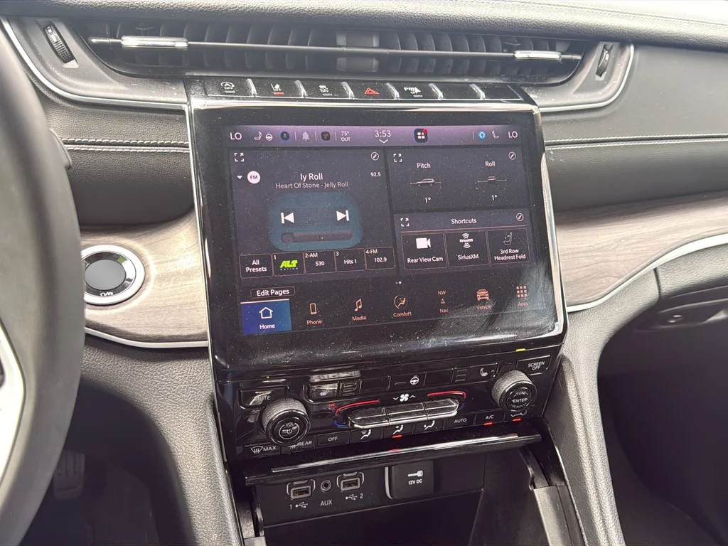 Used 2023 Black Jeep Limited image 22