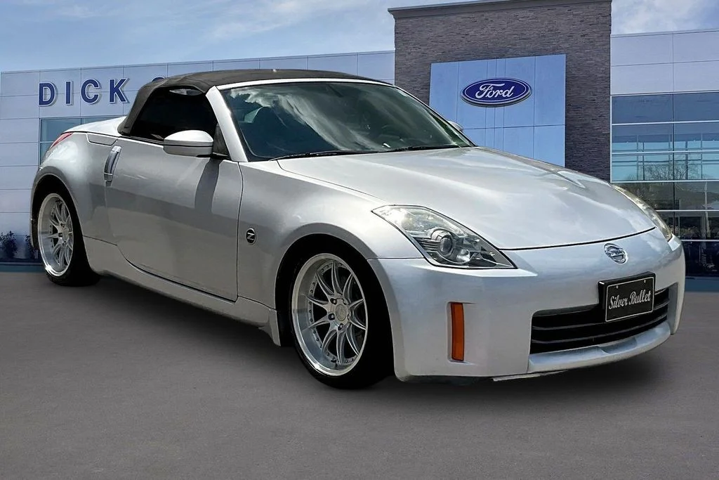 Used 2008 Silver Nissan Touring image 1