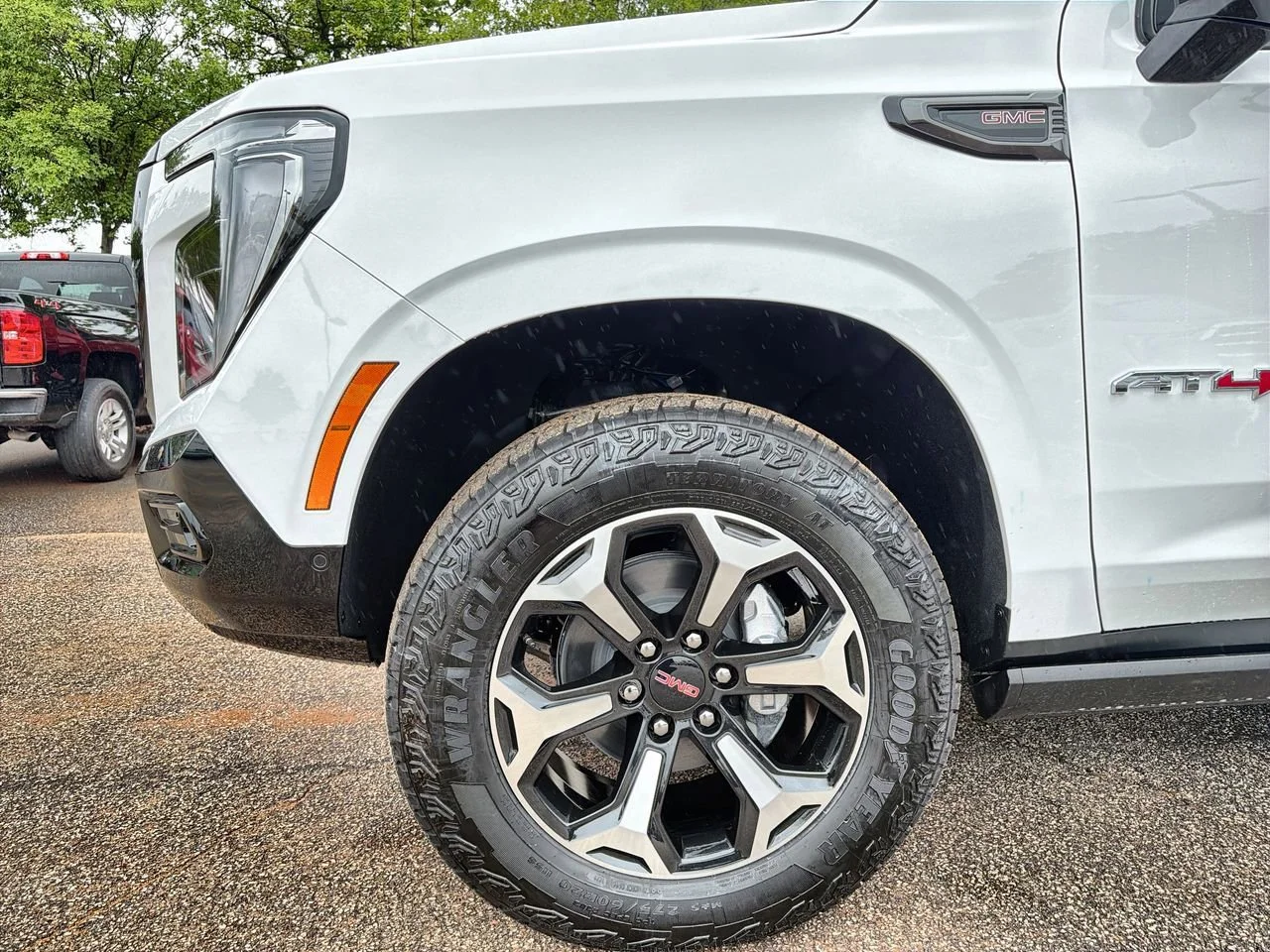 New 2026 Summit White GMC AT4 image 28