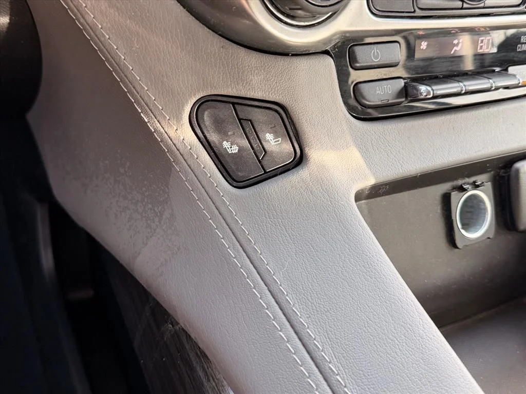 Used 2020 White Chevrolet LT image 27