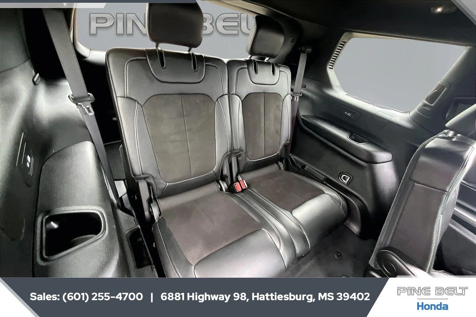 Used 2023 Diamond Black Crystal Pearlcoat Jeep Altitude image 21