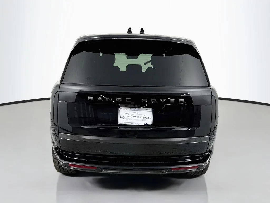 New 2026 Santorini Black Metallic Land Rover SE image 10