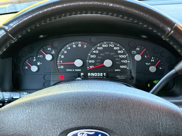 Used 2004 Red Fire Clearcoat Metallic Ford XLT image 13