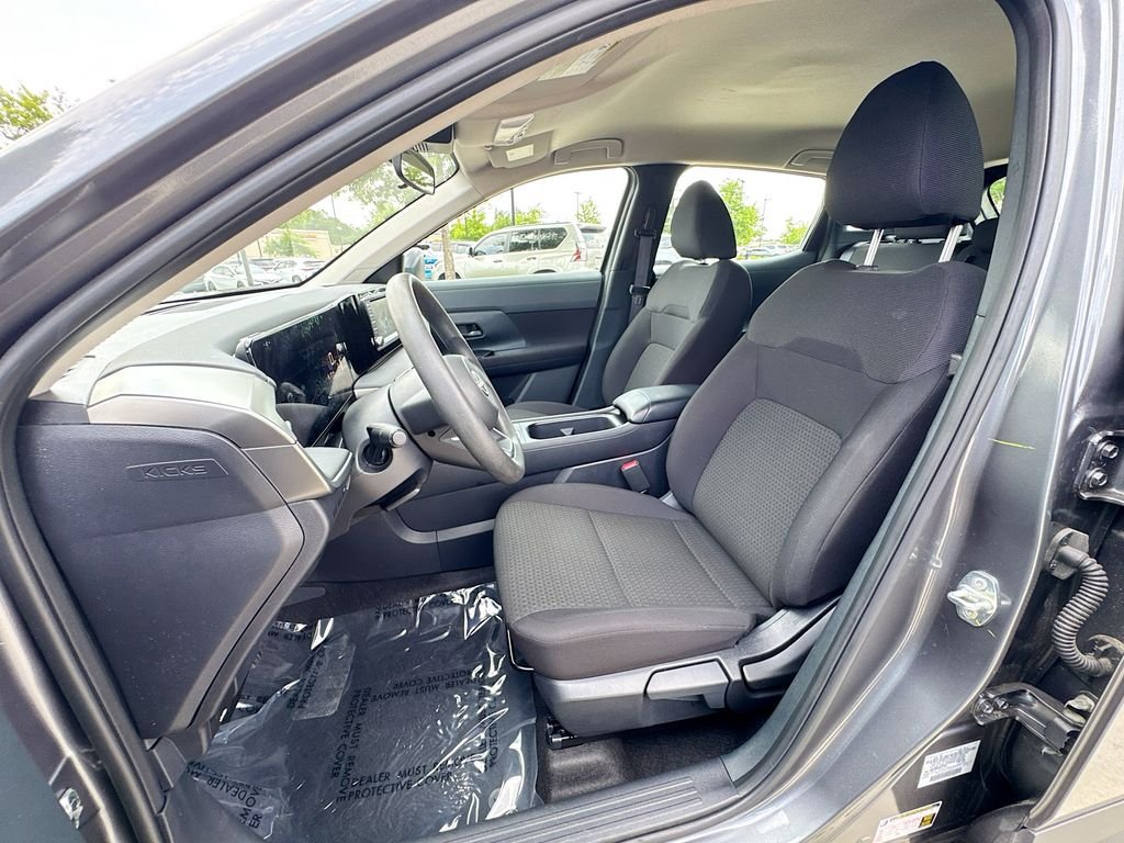 Used 2025 Gray Nissan S image 19