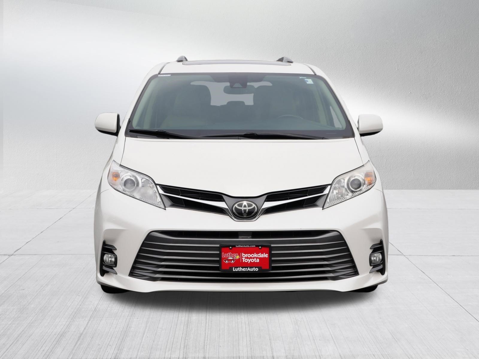 Used 2018 Toyota Sienna XLE Premium with VIN 5TDYZ3DC6JS932264 for sale in Brooklyn Center, Minnesota