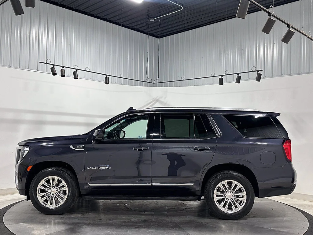 Used 2023 TITANIUM RUSH METALLIC GMC SLT image 16