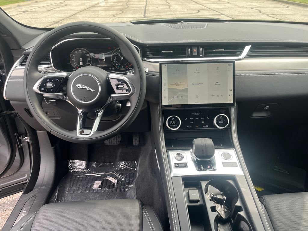 New 2026 Eiger Grey Jaguar P250 R-Dynamic S image 13