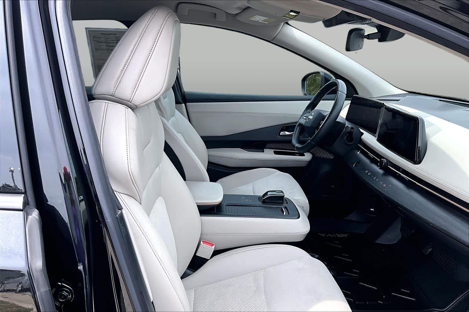Used 2023 Black Diamond Pearl Nissan ENGAGE image 8