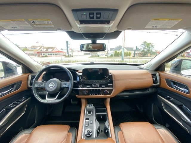 Used 2022 White Nissan Platinum image 40