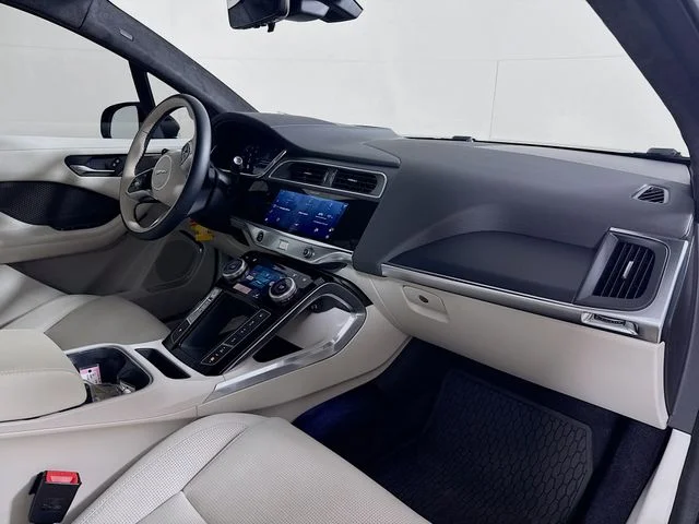Certified Used 2024  Jaguar HSE image 30