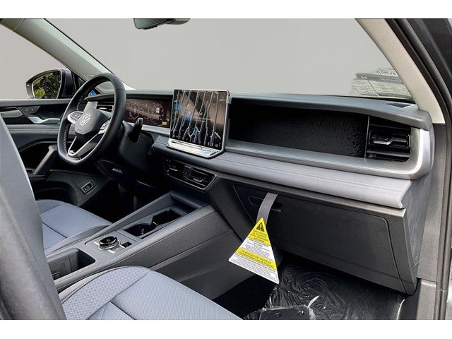 New 2026 Platinum Gray Metallic Volkswagen 2.0T SE image 28