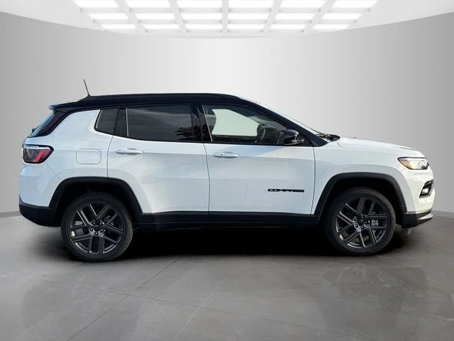 New 2026 Bright White Clear-Coat Exterior Paint Jeep Limited image 8