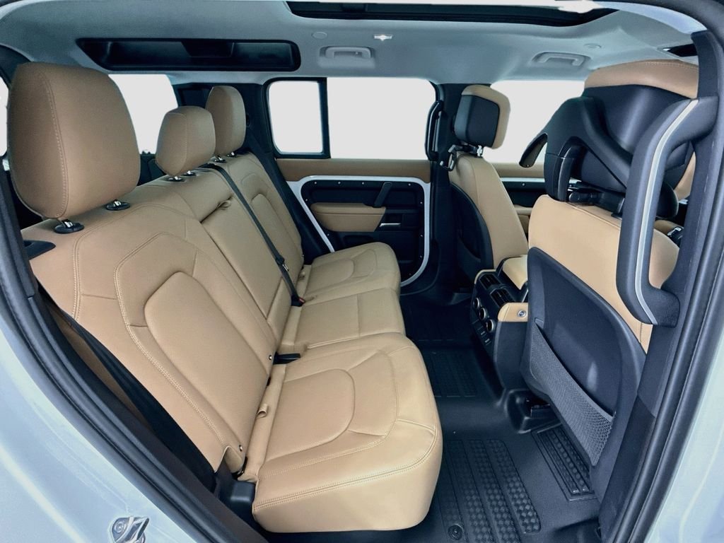 Used 2026 Fuji White Land Rover S image 22