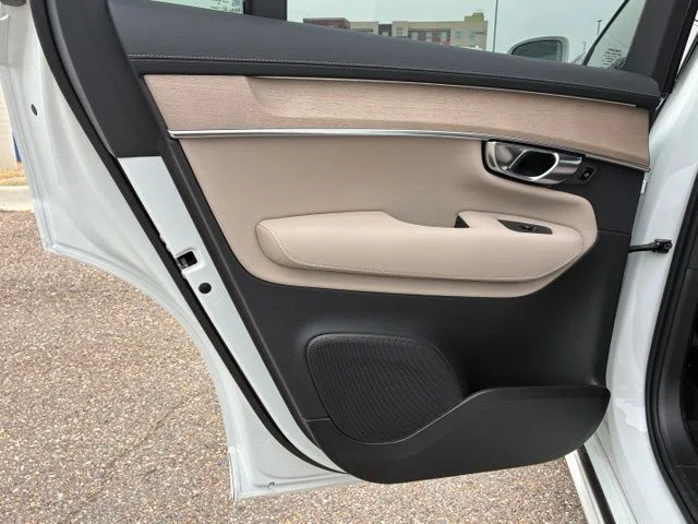 New 2026 Crystal White Volvo Plus image 21