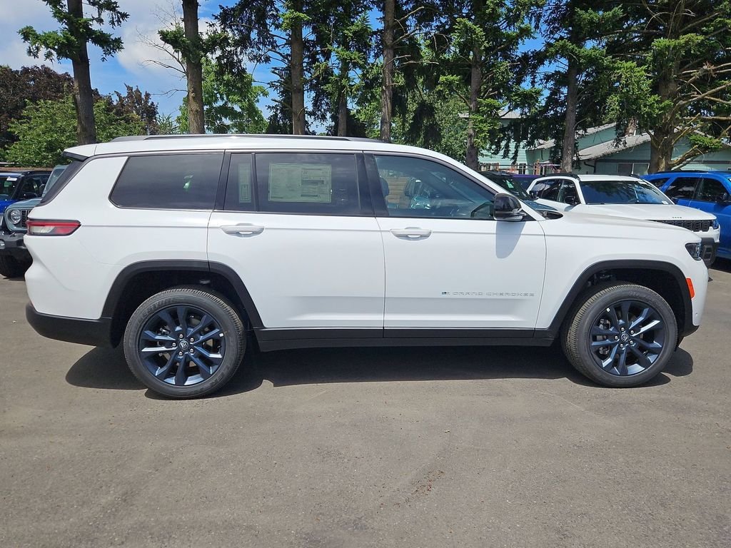 New 2026 Bright White Clear-Coat Exterior Paint Jeep Limited image 8