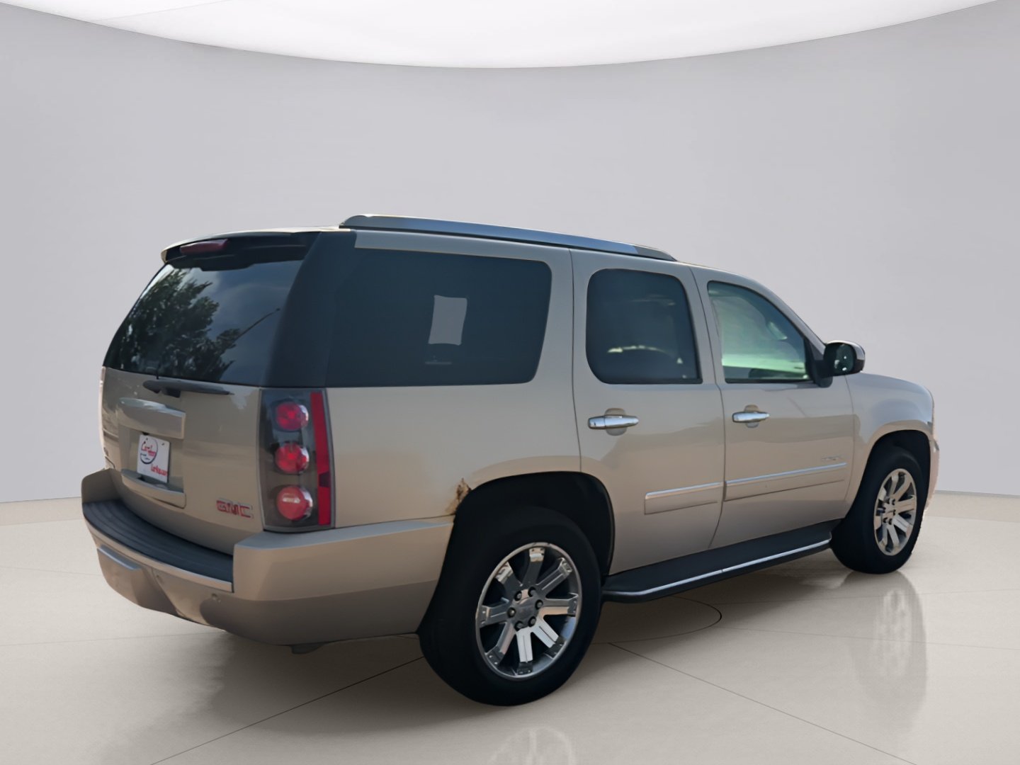 Used 2010 Gold Gmc DENALI image 5