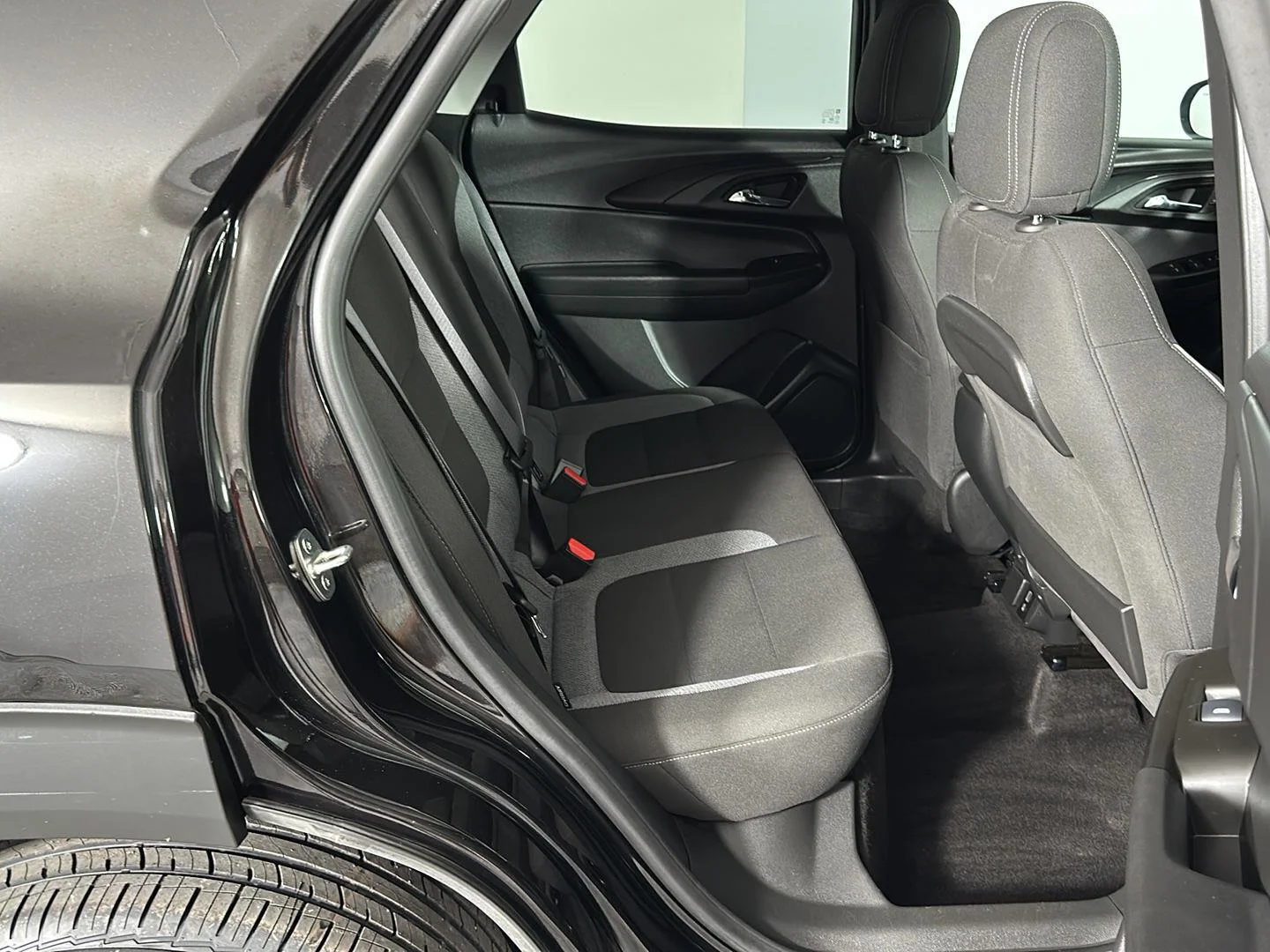 Used 2023 Mosaic Black Metallic Chevrolet LT image 27
