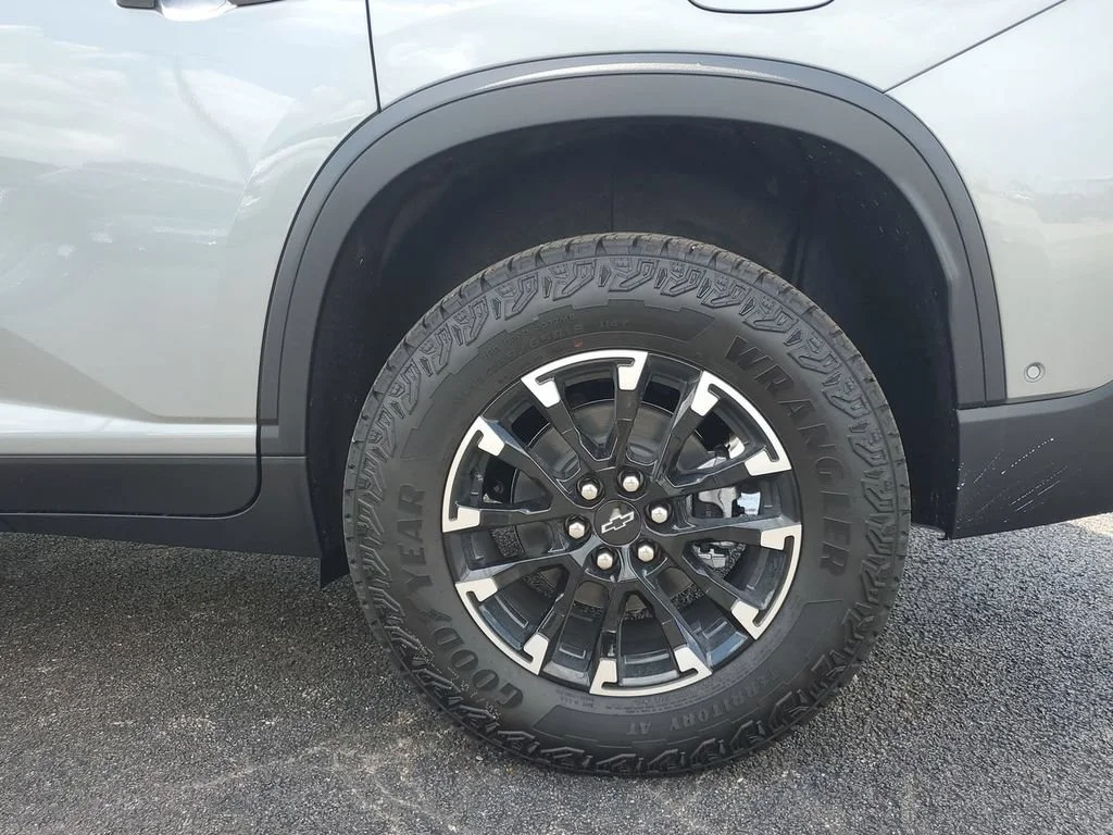 New 2026 Sterling Gray Metallic Chevrolet Z71 image 39