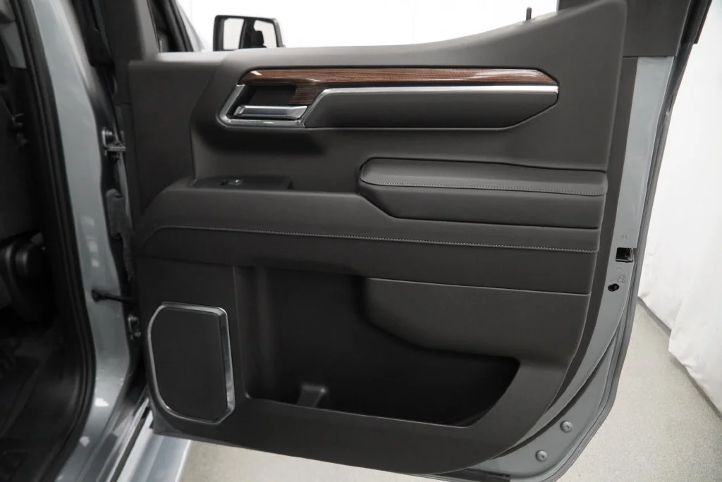 Used 2023 STERLING GRAY METALLIC Chevrolet LT image 36