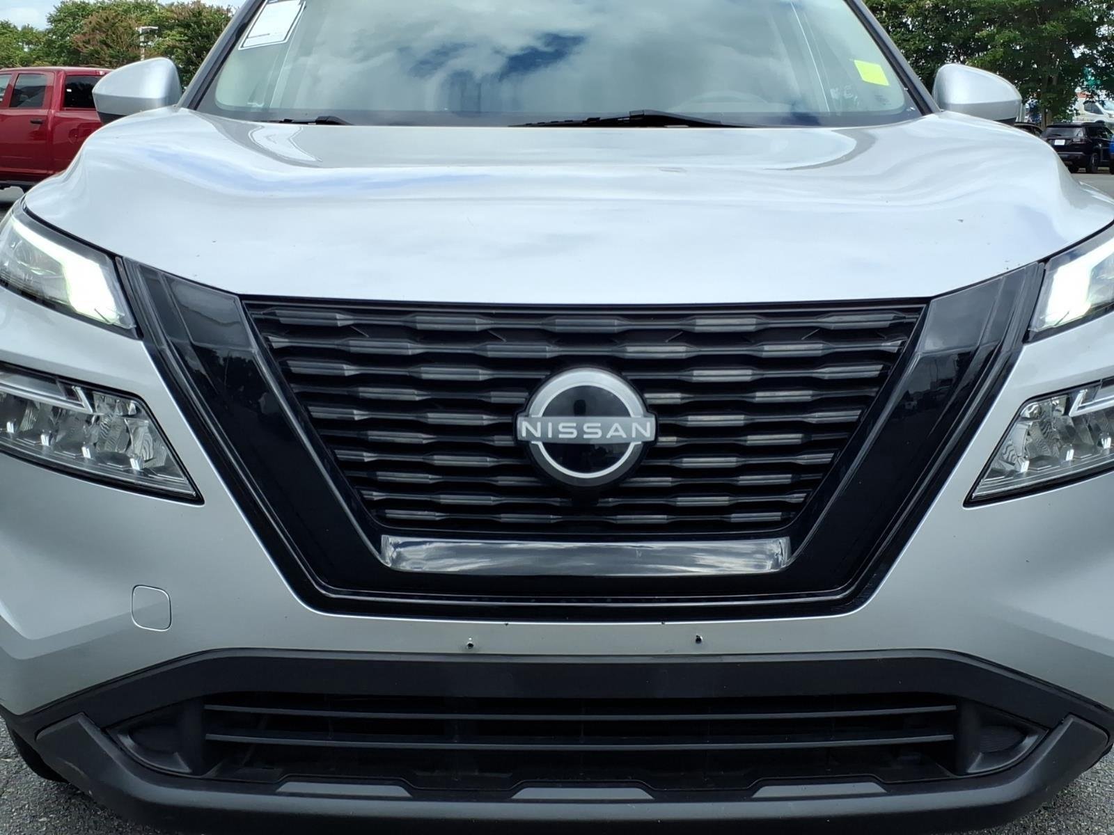 Used 2023 Brilliant Silver Metallic Nissan SV image 13
