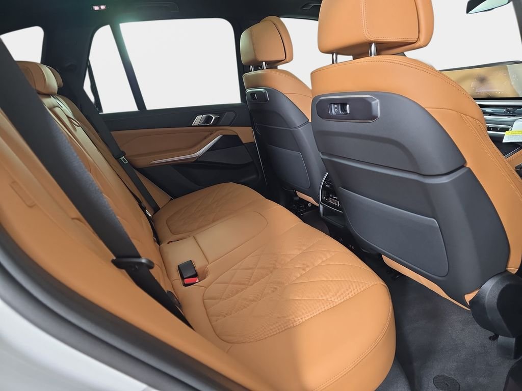New 2026 Mineral White Metallic BMW xDrive40i image 10