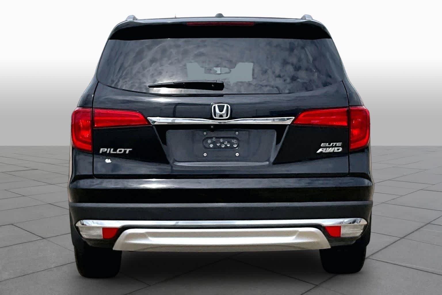 Used 2016 Crystal Black Pearl Honda Elite image 5