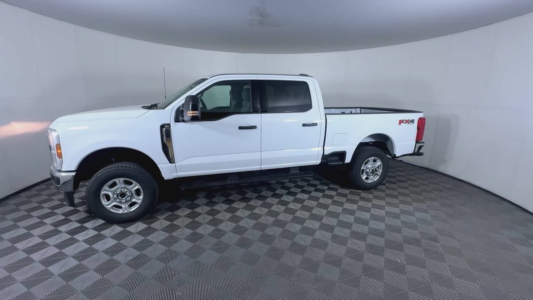 New 2026 Oxford White Ford XLT image 4