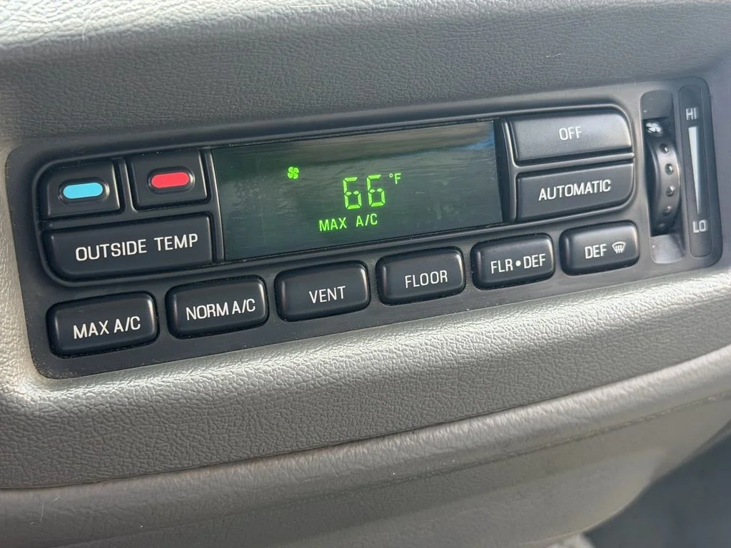 Used 2005 Silver Ford LX image 19