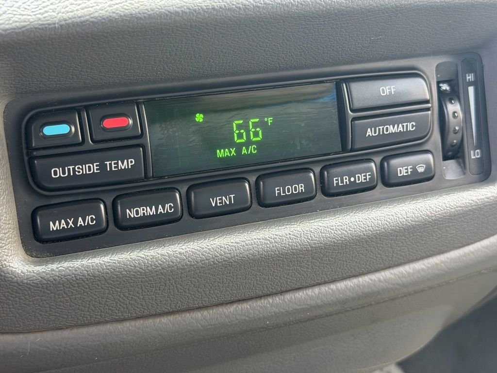 Used 2005 Silver Ford LX image 19
