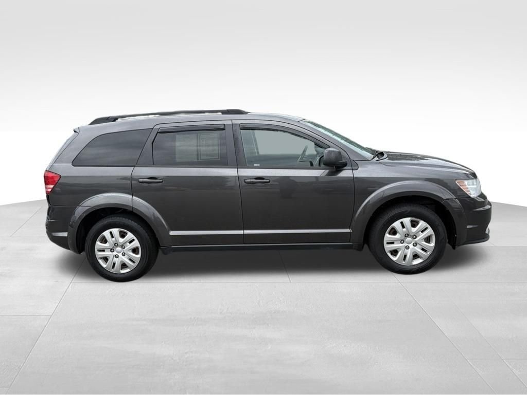 Used 2017 Gray Dodge SE image 9