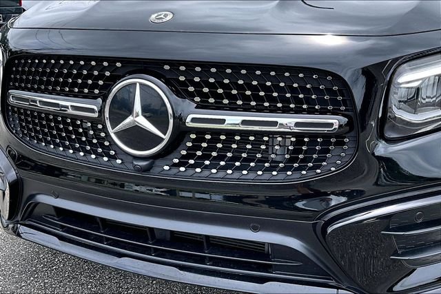 Used 2024 Black Mercedes-Benz GLB 250 image 32