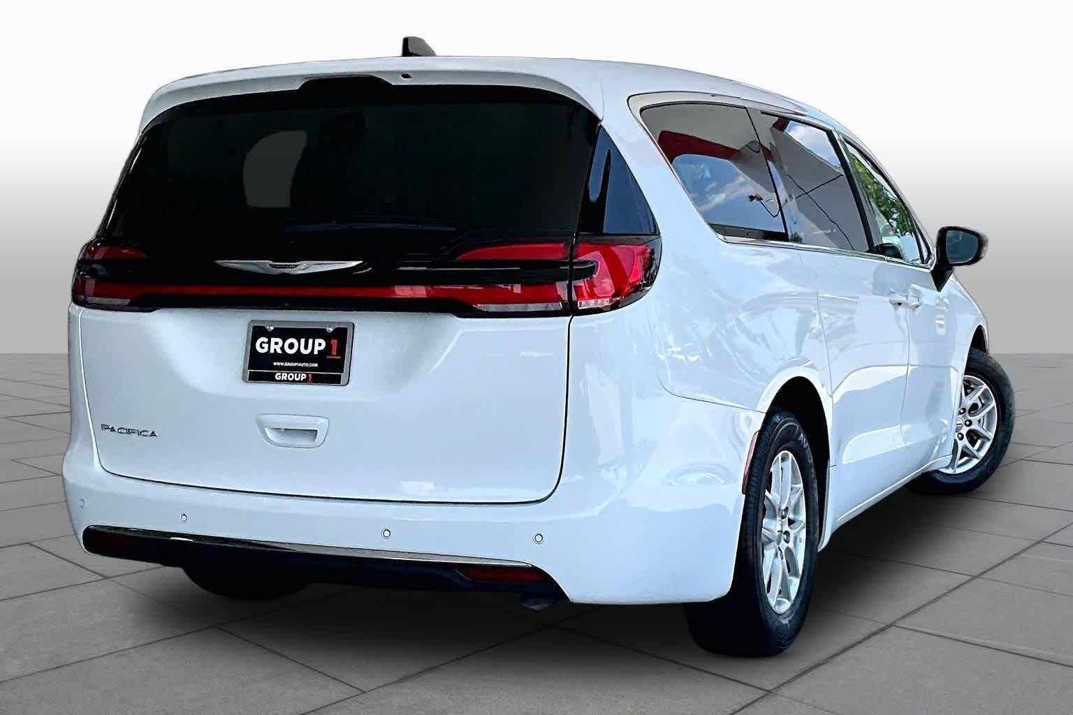 Used 2024 Bright White Clearcoat Chrysler Touring L image 13