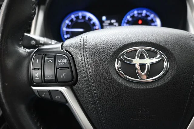 Used 2019 Midnight Black Metallic Toyota SE image 29