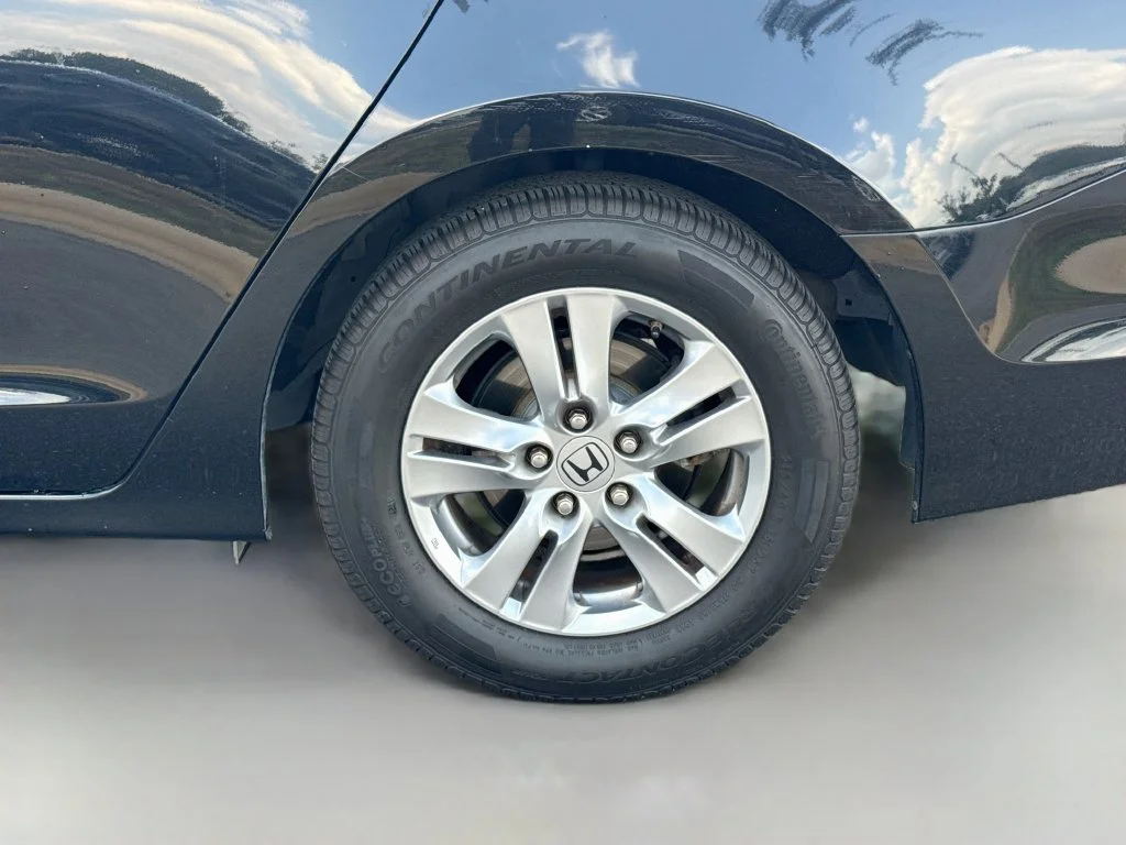 Used 2011 Crystal Black Pearl Honda SE image 23
