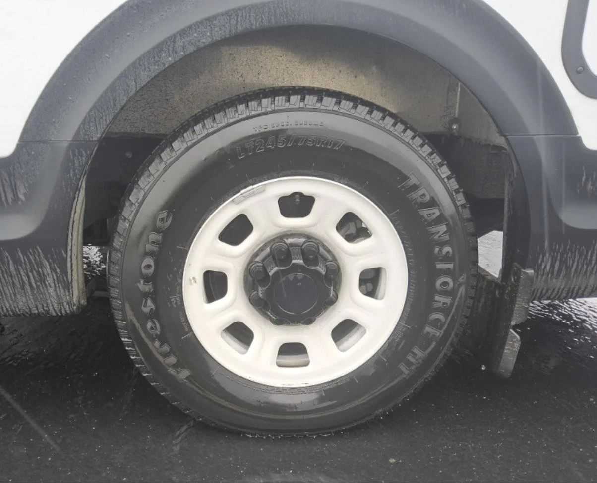Used 2023 Oyster White BrightDrop EJY image 12
