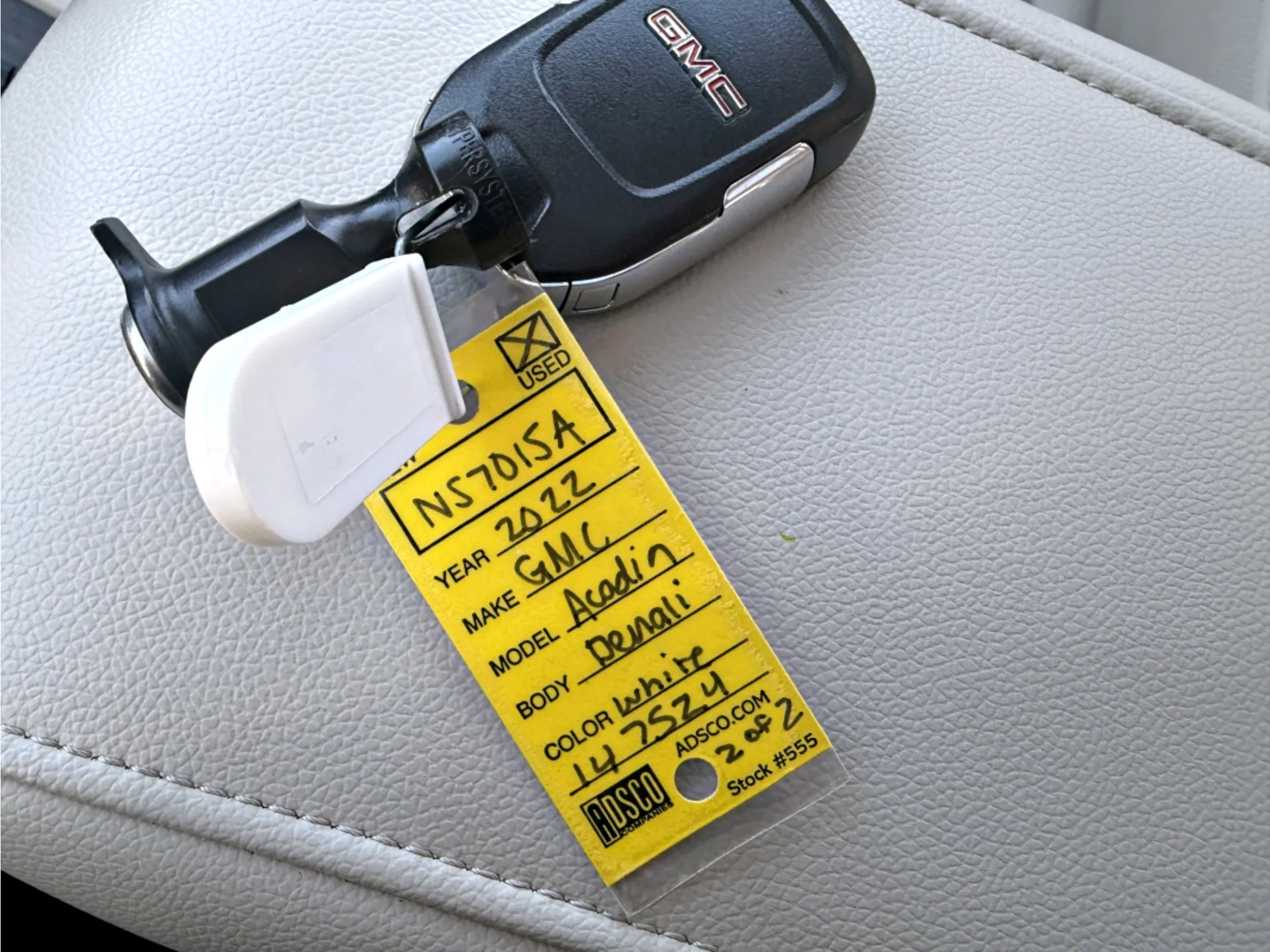 Used 2022 Summit White GMC Denali image 2