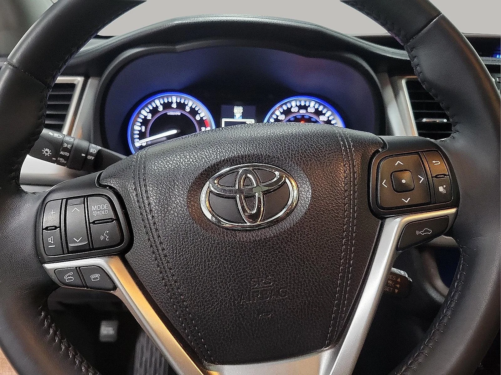 Used 2016 Red Toyota Limited image 13