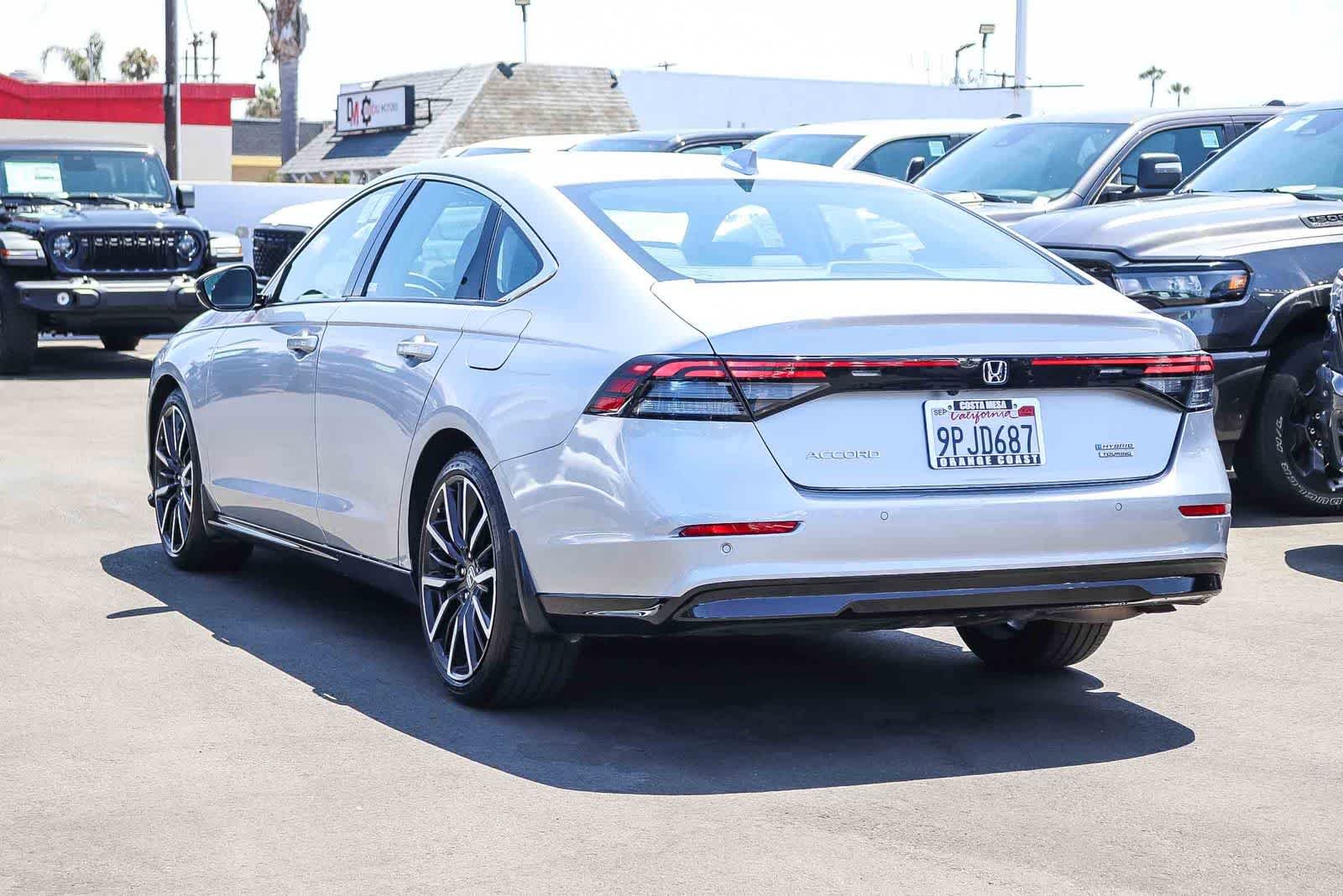 Used 2024 Solar Silver Metallic Honda Touring image 6