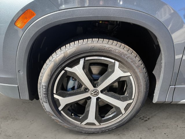 New 2026 Silver Volkswagen SE image 9