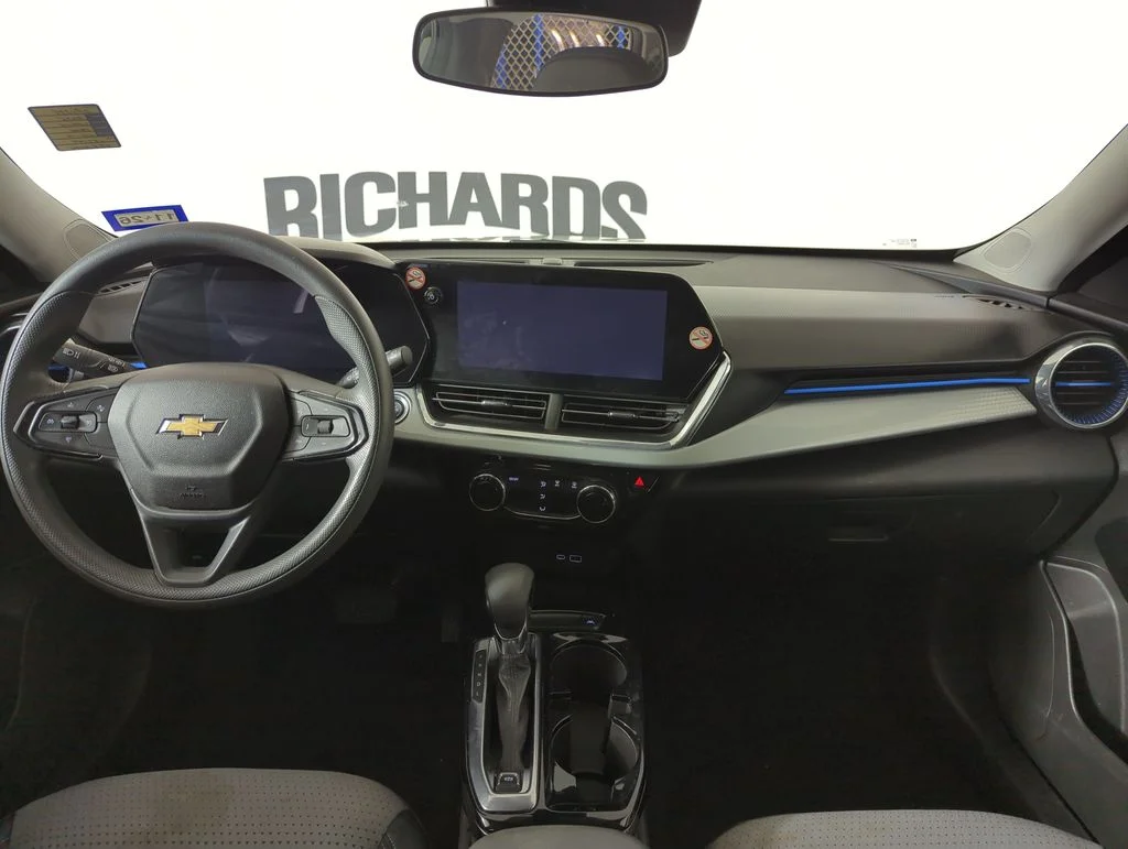 Used 2025 Summit White Chevrolet LT image 10
