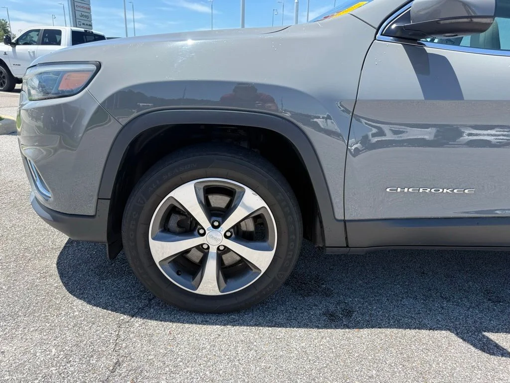Used 2019 Gray Jeep Limited image 21