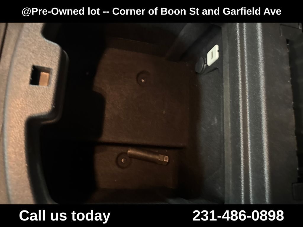 Used 2011 Black GMC SLT 1500 image 26