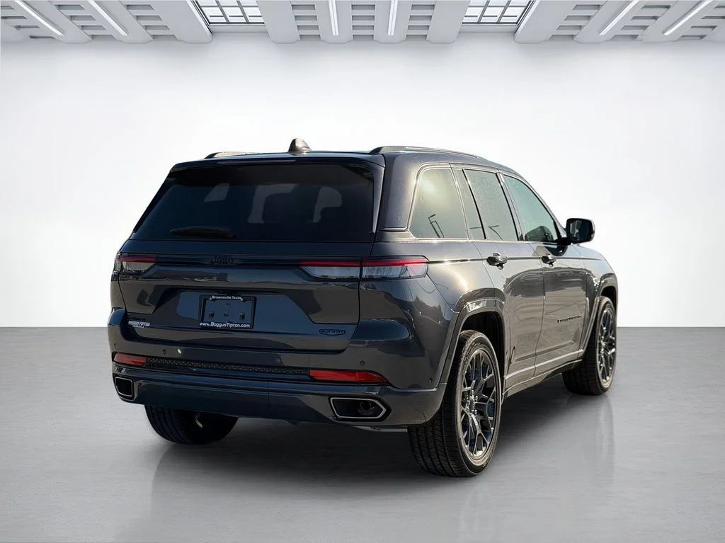 New 2025 Baltic Gray Metallic Clear-Coat Exterior Paint Jeep Summit Reserve image 5